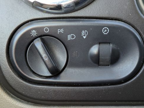 Used 2005 Ford Expedition XLT image 27