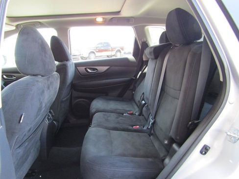 Used 2016 Nissan Rogue SV w/ SV Moonroof Package FWD image 10