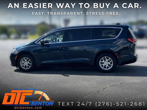 Used 2025 Chrysler Pacifica Select FWD image 8