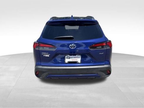 Used 2023 Toyota Corolla Cross XLE w/ Convenience Package FWD image 4