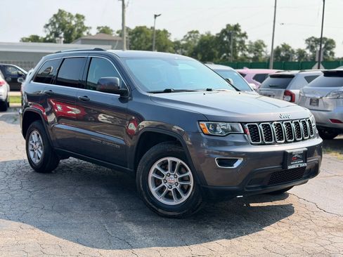 Used 2018 Jeep Grand Cherokee Laredo AWD/4WD image 3