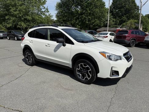 Used 2017 Subaru Crosstrek 2.0i AWD/4WD image 4
