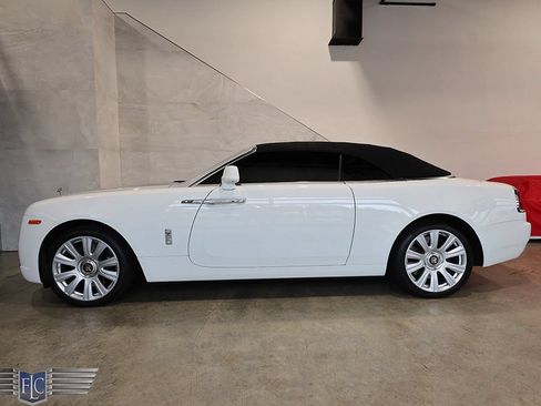 Used 2017 Rolls-Royce Dawn RWD image 3