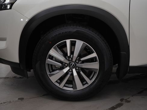 Used 2022 Nissan Pathfinder SL w/ SL Black Package AWD/4WD image 30