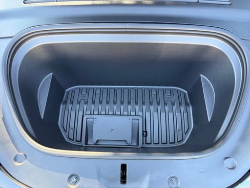 Used 2023 Tesla Model Y Long Range AWD/4WD image 6