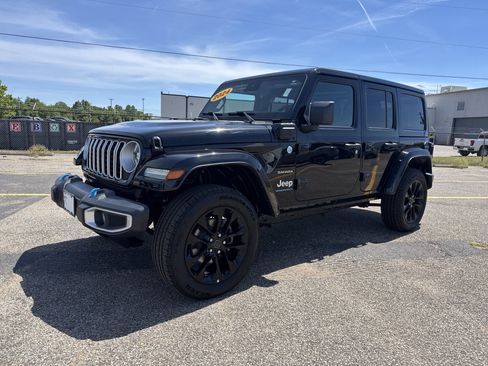 Used 2024 Jeep Wrangler Unlimited Sahara AWD/4WD image 1