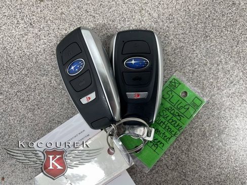 Used 2025 Subaru Outback Limited image 26