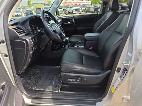 Used 2024 Toyota 4Runner TRD Off-Road Premium w/ Moonroof Package AWD/4WD image 19