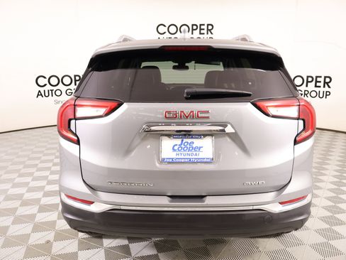 Used 2024 GMC Terrain SLT image 21