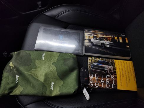 Used 2024 Jeep Compass Latitude image 54