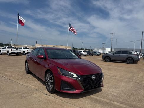 Used 2023 Nissan Altima 2.5 SL FWD image 1