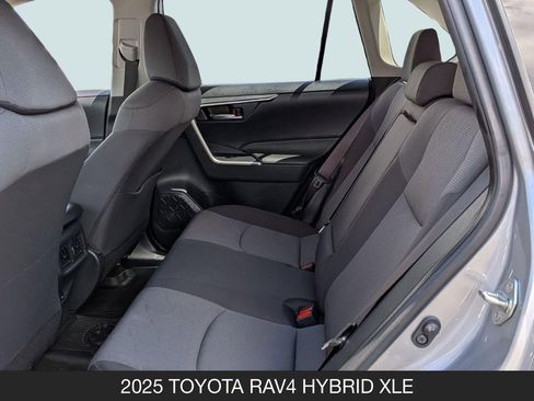 Used 2025 Toyota RAV4 XLE AWD/4WD image 15