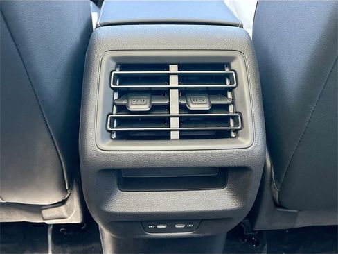New 2025 Volkswagen Tiguan SE image 25