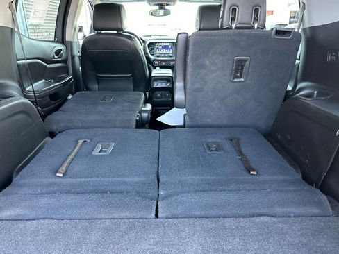 Used 2019 GMC Acadia SLT AWD/4WD image 17