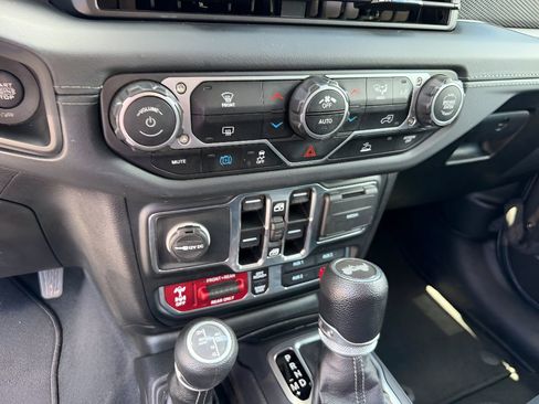 Used 2024 Jeep Wrangler Unlimited Rubicon 4xe AWD/4WD image 27