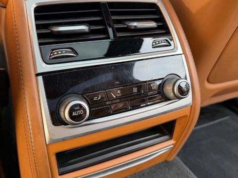 Used 2018 BMW 750i image 26