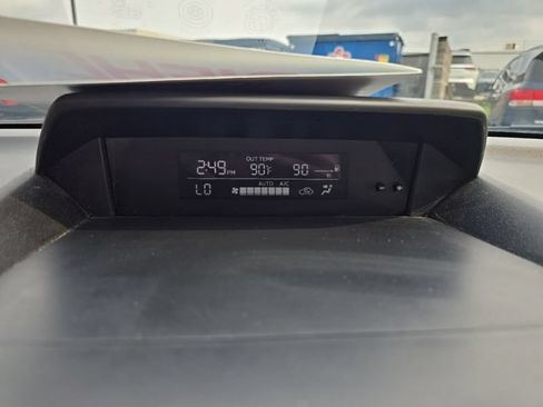 Used 2023 Subaru Crosstrek 2.0i Premium AWD/4WD image 15