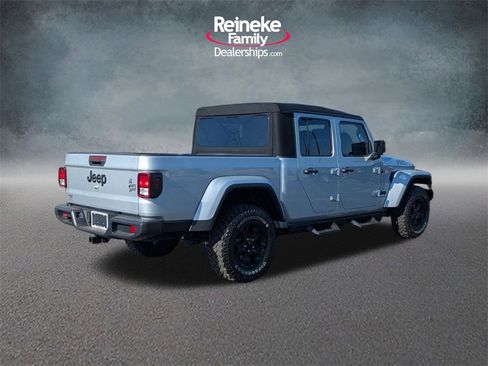Used 2023 Jeep Gladiator Willys image 5
