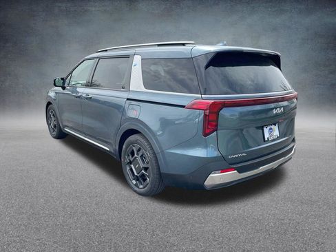 Used 2025 Kia Carnival SX image 29
