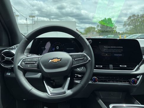New 2026 Chevrolet Equinox LT w/ Convenience Package II AWD/4WD image 11