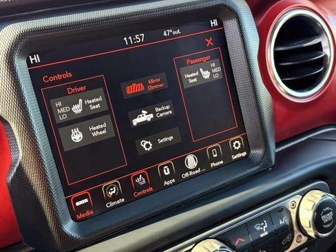 Used 2023 Jeep Gladiator Rubicon w/ Cold Weather Group image 17