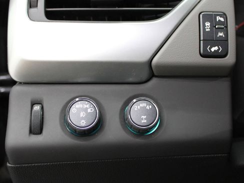 Used 2017 Chevrolet Suburban LT image 23