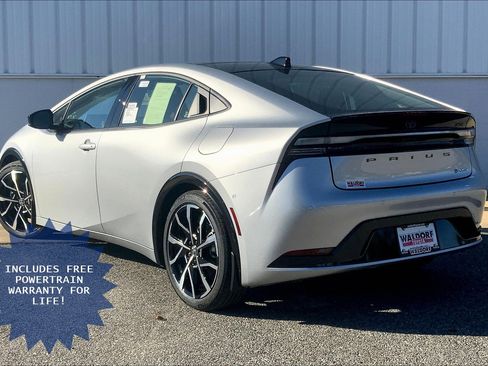 New 2026 Toyota Prius Plug-In Hybrid FWD image 3