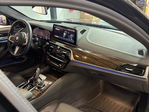 Used 2023 BMW M550i xDrive M550i xDrive w/ Executive Package image 17