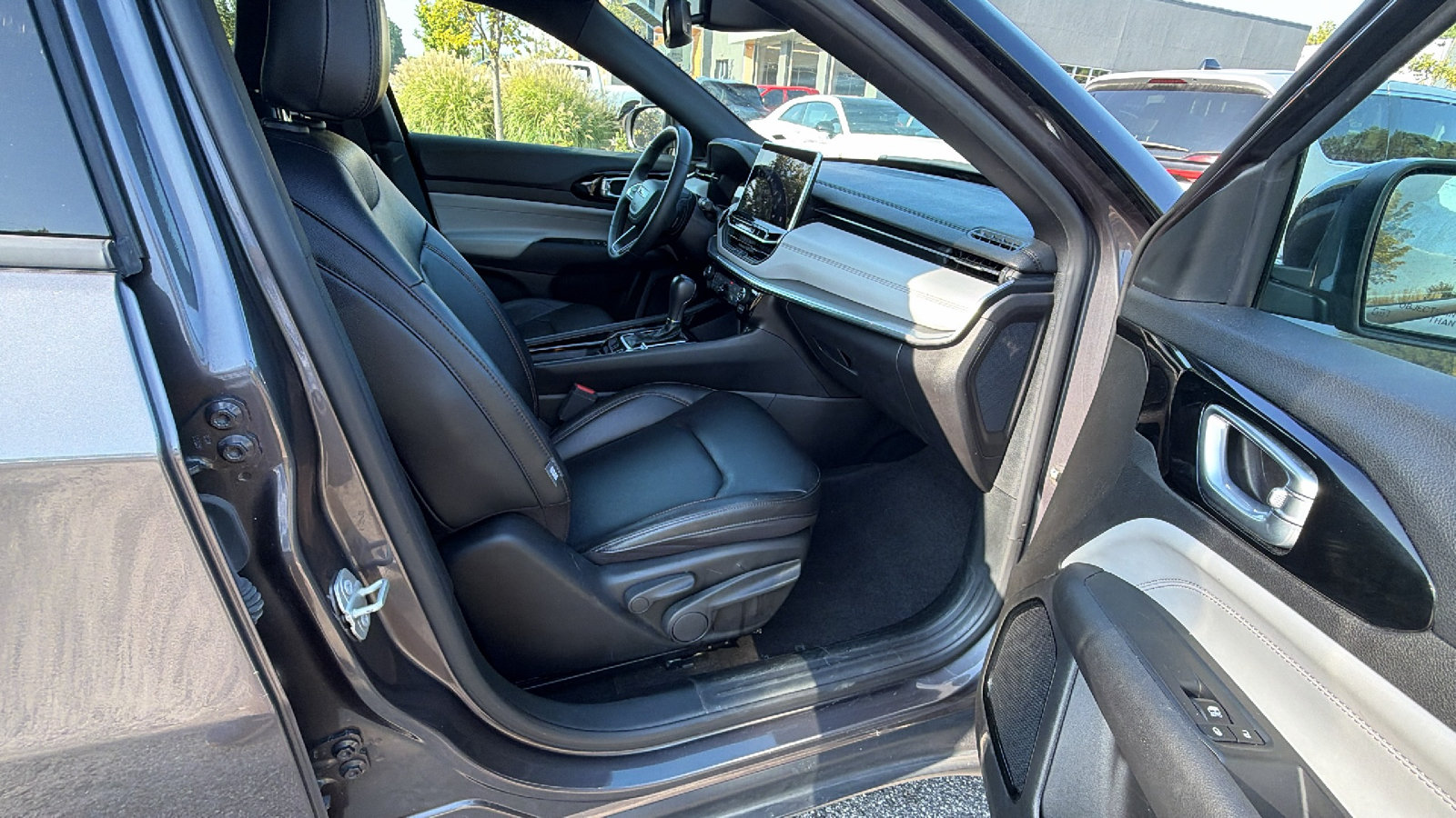 Used 2024 Jeep Compass Limited AWD/4WD image 19