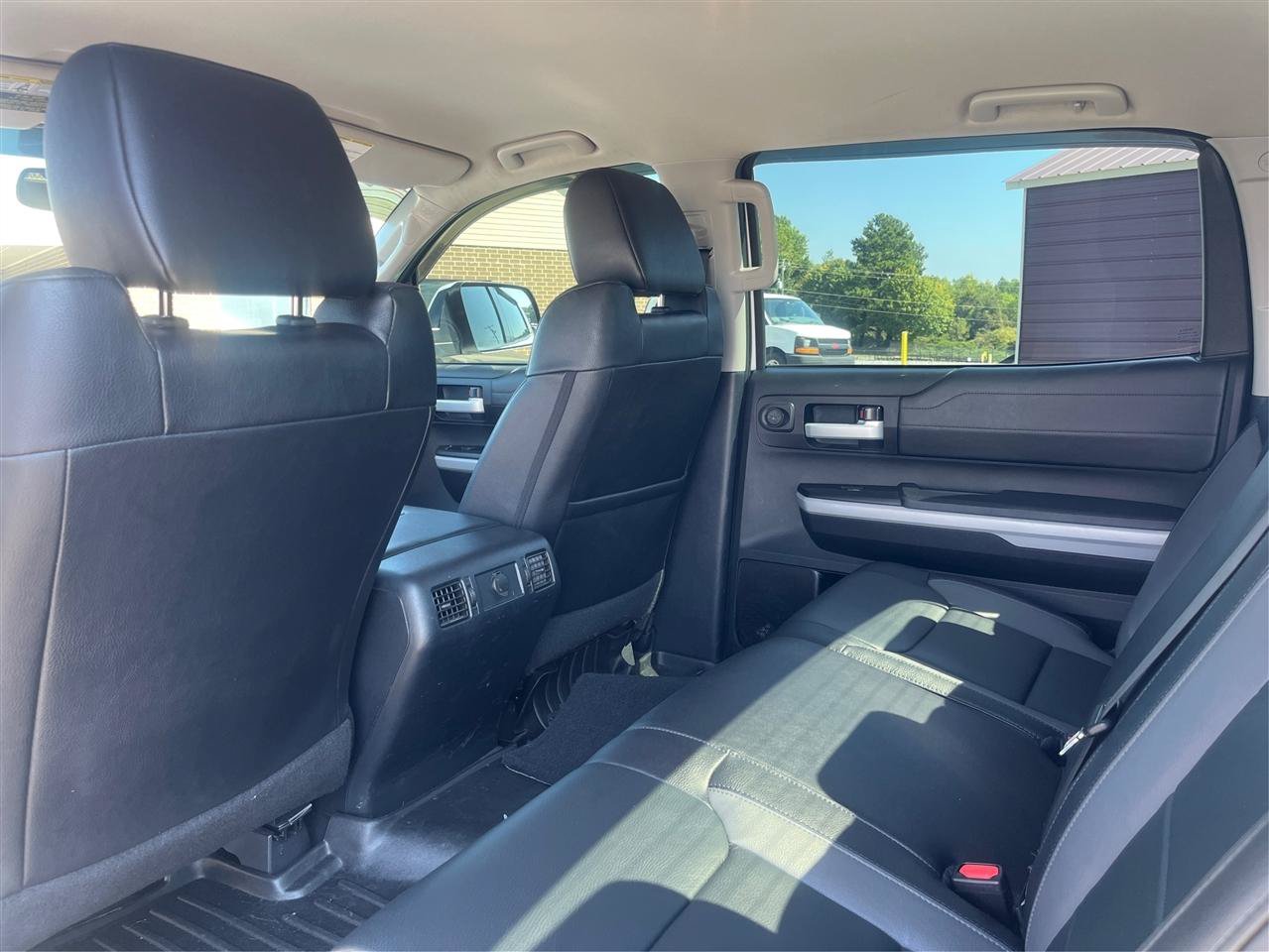 Used 2019 Toyota Tundra Limited w/ Limited Premium Package AWD/4WD image 10