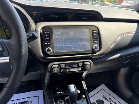Used 2023 Nissan Kicks SR w/ SR Premium Package FWD image 18