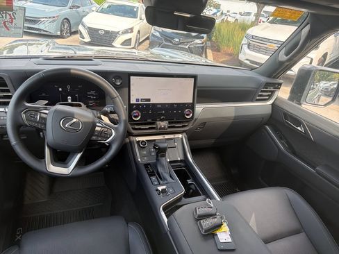 Used 2026 Lexus GX 550 w/ Accessory Package (2T) AWD/4WD image 12