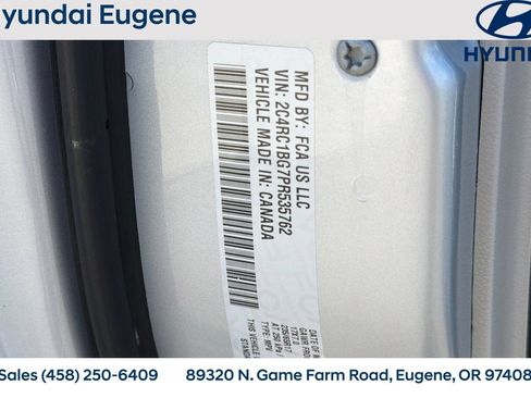 Used 2023 Chrysler Pacifica Touring-L FWD image 37