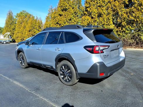 Used 2025 Subaru Outback Onyx Edition image 5