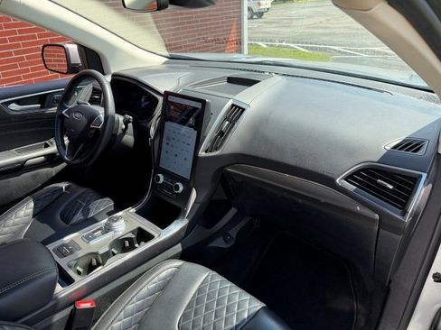 Used 2024 Ford Edge Titanium image 22