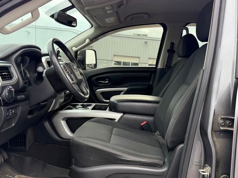 Used 2016 Nissan Titan SV RWD image 12