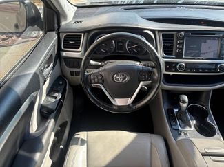 Used 2016 Toyota Highlander XLE video 2