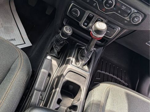 Used 2024 Jeep Wrangler Sport AWD/4WD image 18