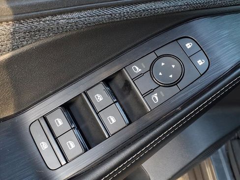 Used 2023 Nissan Rogue SV image 11