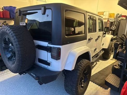 Used 2017 Jeep Wrangler Unlimited Sahara w/ Connectivity Group AWD/4WD image 3