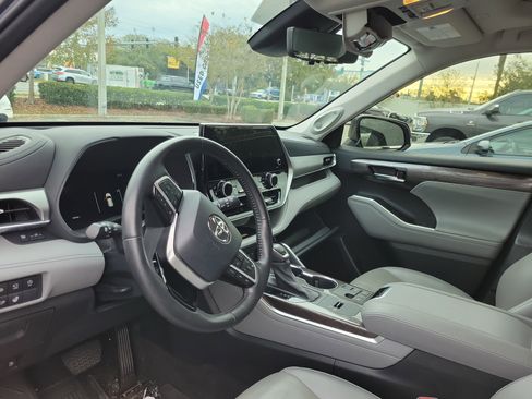 Used 2023 Toyota Highlander Platinum image 29