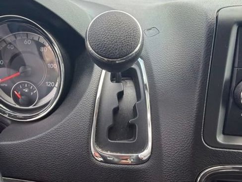 Used 2014 Dodge Grand Caravan SXT FWD image 19