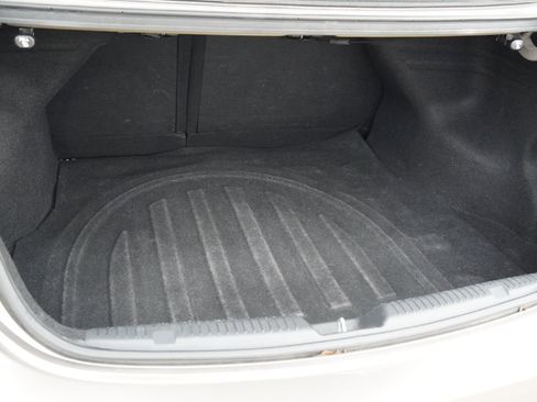 Used 2015 Hyundai Elantra SE image 25