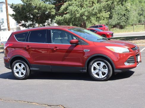 Used 2016 Ford Escape SE FWD image 2