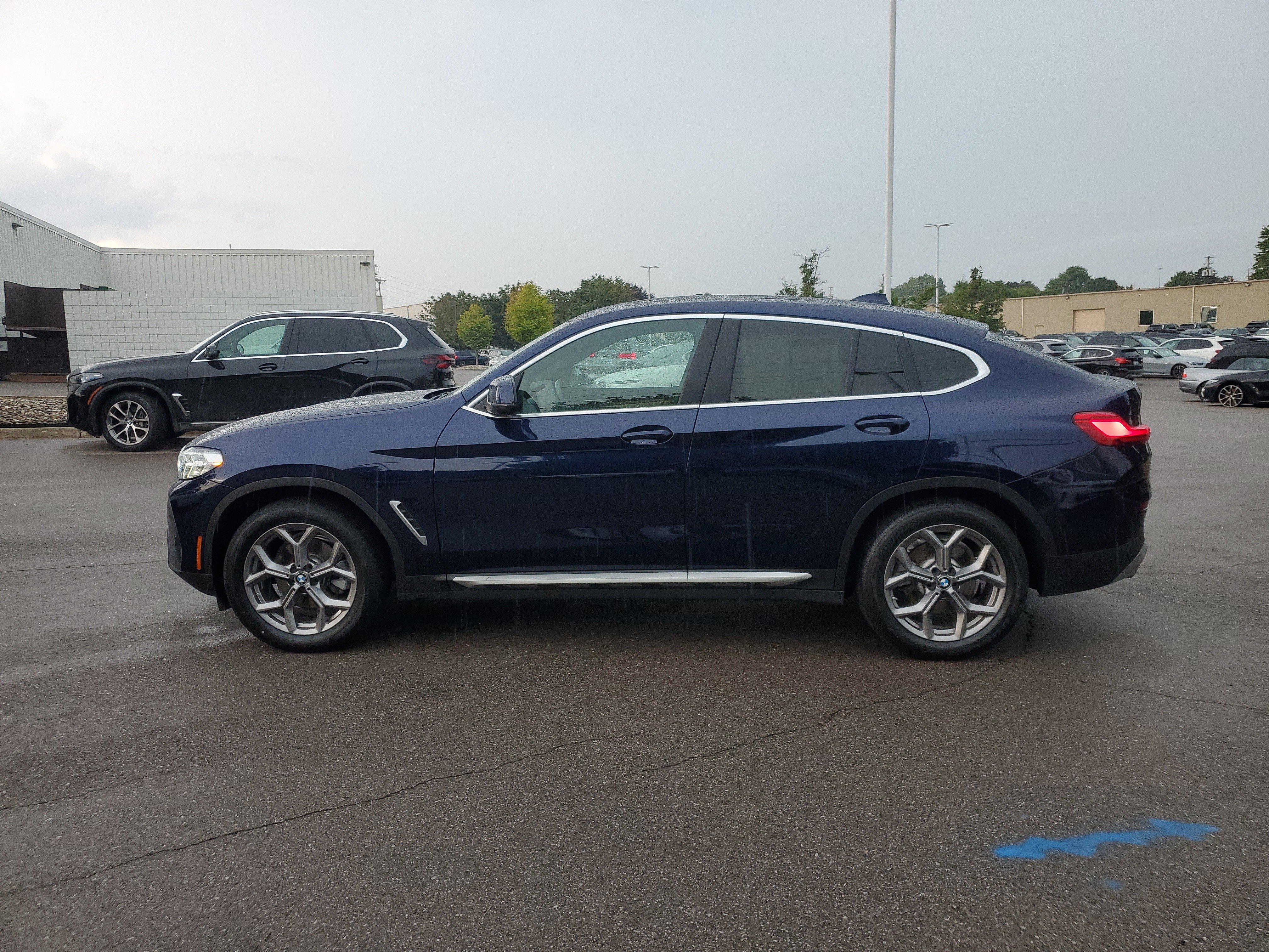Certified 2023 BMW X4 xDrive30i w/ Premium Package AWD/4WD image 2