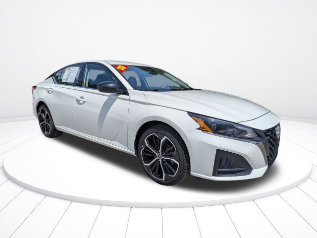Used 2025 Nissan Altima 2.5 SR FWD image 2