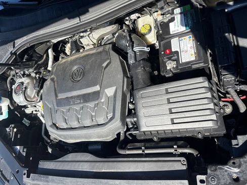 Used 2022 Volkswagen Tiguan SE AWD/4WD image 35