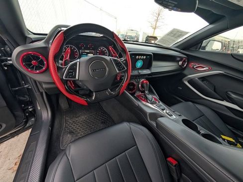 Used 2018 Chevrolet Camaro LT w/ Technology Package image 5