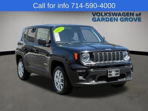 Used 2023 Jeep Renegade Latitude AWD/4WD image 2