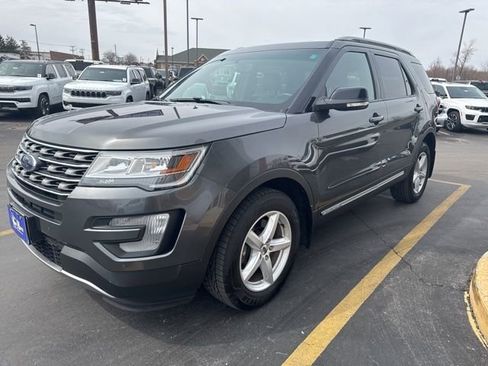 Used 2016 Ford Explorer XLT w/ Equipment Group 202A image 4